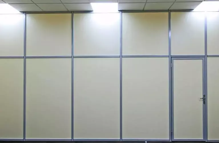 3 Глухая алюминиевая перегородка