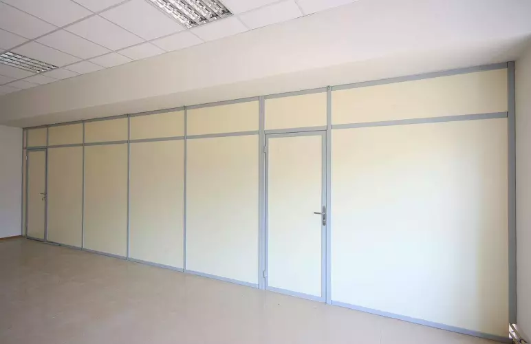 4 Глухая алюминиевая перегородка