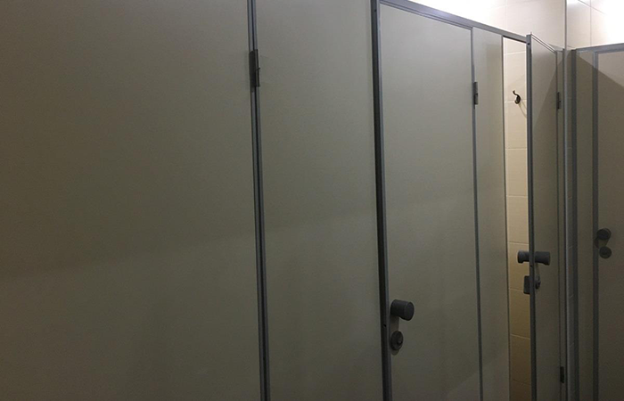 Сантехнические перегородки для душевых