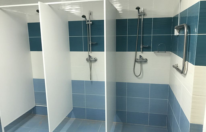 Сантехнические перегородки для душевых