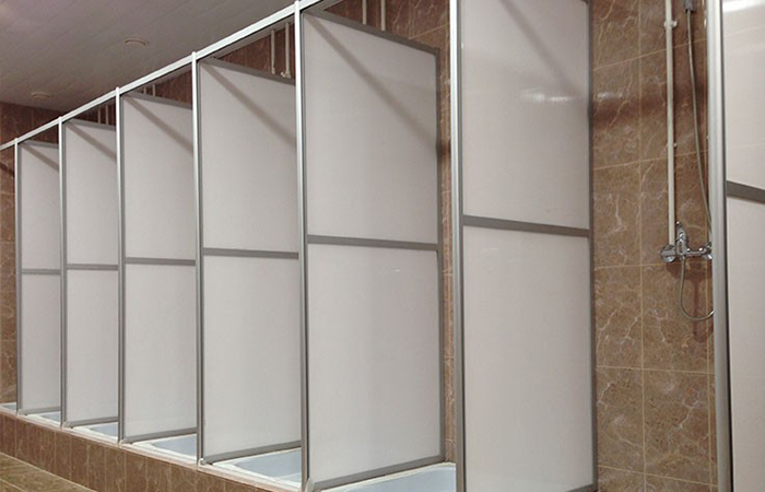Сантехнические перегородки для душевых