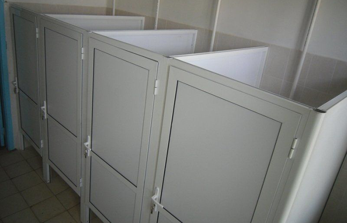 sant-peregorodki-plastik002 Сантехнические перегородки из пластика