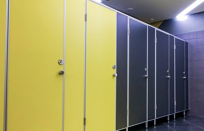 sant-peregorodki-plastik006 Сантехнические перегородки из пластика