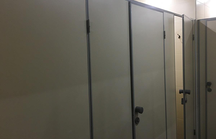 Сантехнические перегородки для школ