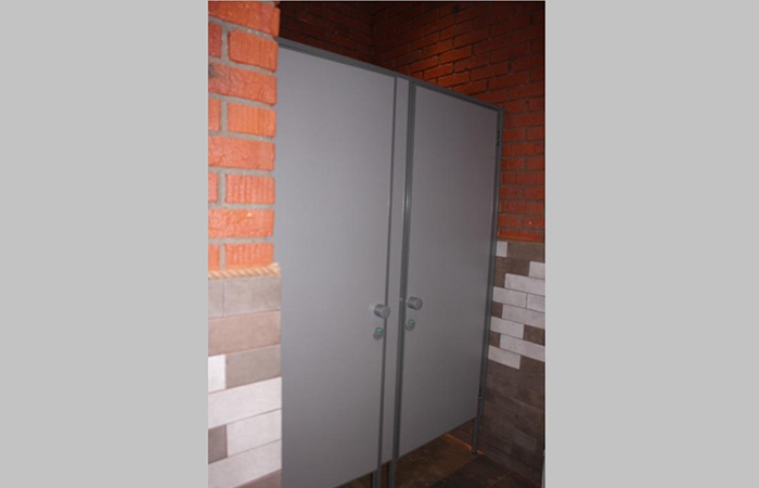 Сантехнические перегородки для школ