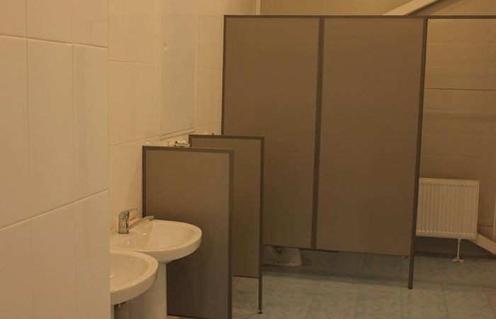 Сантехнические перегородки для школ
